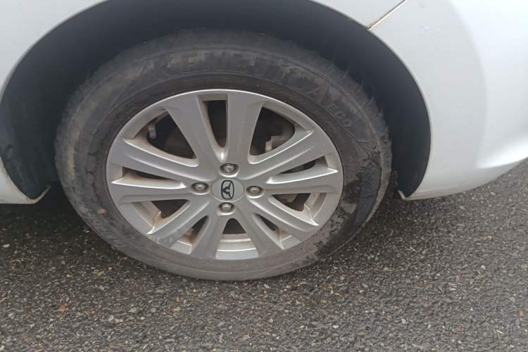 Used Cowin C3 2015 1.5L Manual Gold Diamond Edition Right Front Wheel Hub
