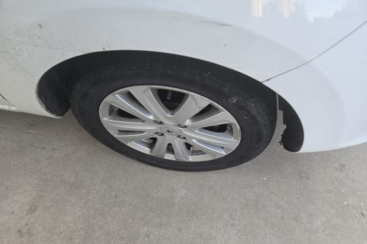 Used Cowin C3 2015 1.5L Manual Gold Diamond Edition Right Front Wheel Hub