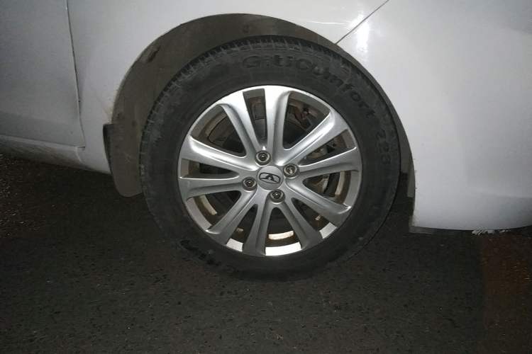 Used Cowin C3 2015 1.5L AMT Gold Diamond Edition Right Front Wheel Hub