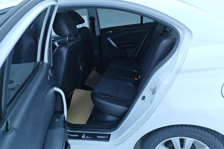 Used Cowin C3 2015 1.5L AMT Gold Diamond Edition Right Rear Seat