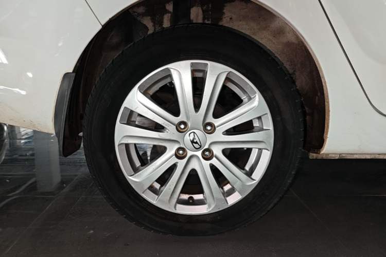 Used Cowin C3 2015 1.5L AMT Gold Diamond Edition Right Rear Wheel Hub