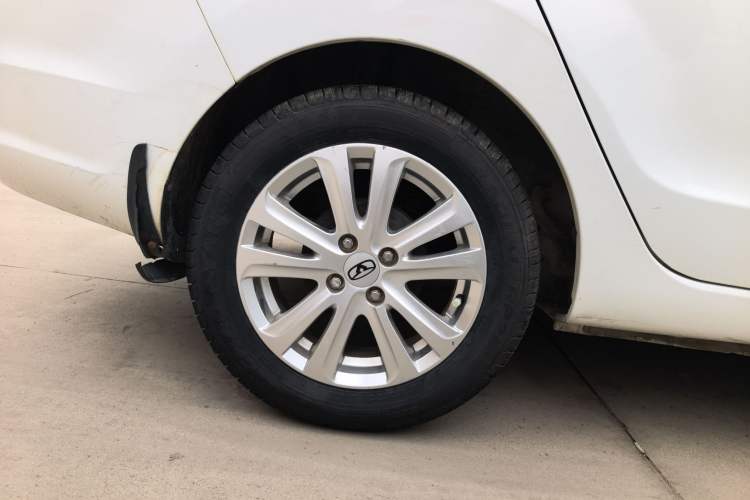 Used Cowin C3 2015 1.5L AMT Gold Diamond Edition Right Rear Wheel Hub