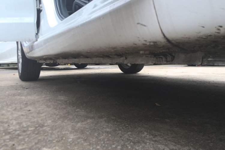 Used Cowin C3 2015 1.5L AMT Gold Diamond Edition Right Side Sill