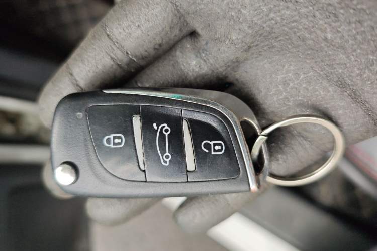 Used Cowin C3 2015 1.5L Manual Gold Diamond Edition Vehicle Key
