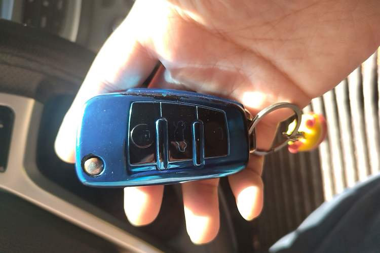 Used Cowin C3 2015 1.5L Manual Gold Diamond Edition Vehicle Key