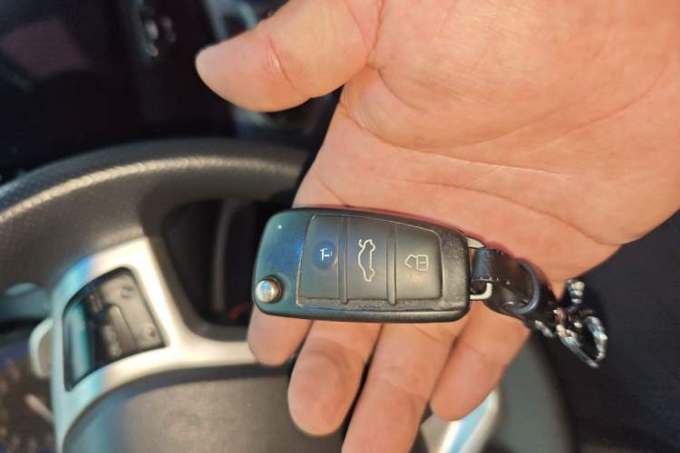 Used Cowin C3 2015 1.5L AMT Gold Diamond Edition Vehicle Key