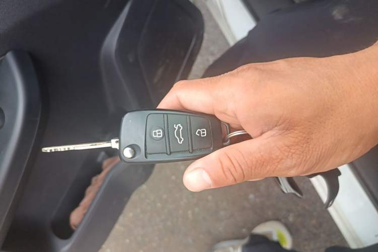 Used Cowin C3 2015 1.5L Manual Gold Diamond Edition Vehicle Key