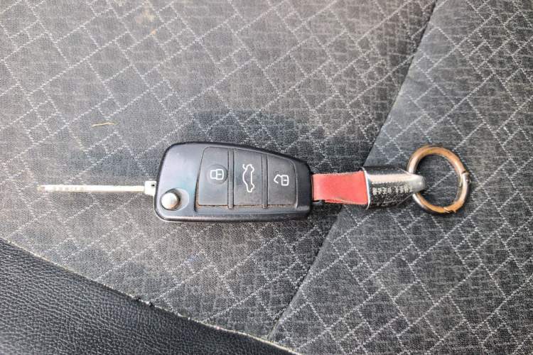 Used Cowin C3 2015 1.5L AMT Gold Diamond Edition Vehicle Key