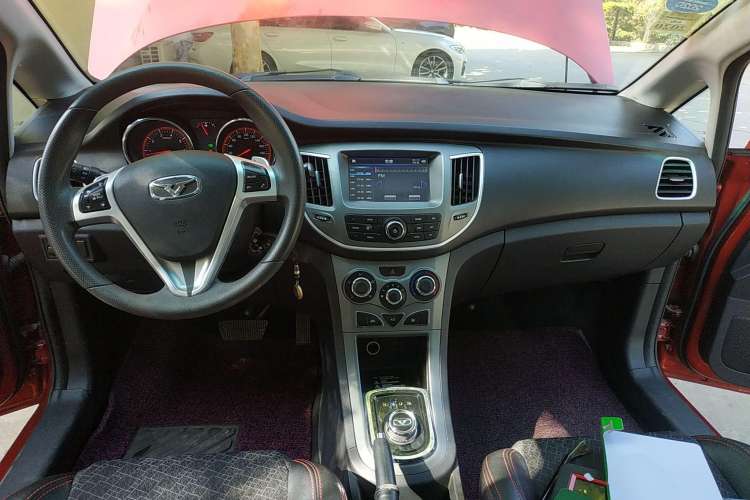 Used Cowin C3R 2015 1.5L AMT Gold Diamond Edition Center Console