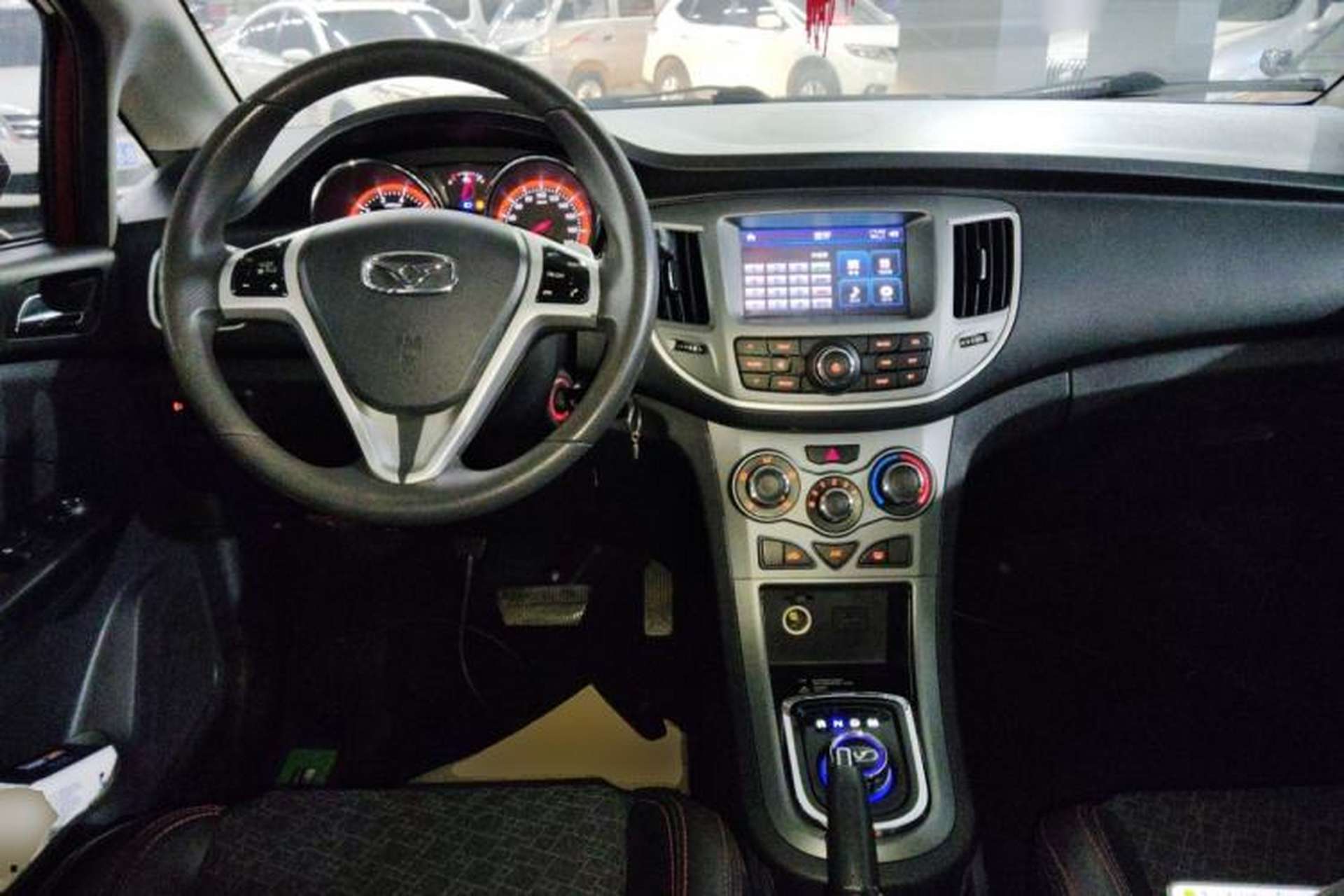 Used Cowin C3R 2015 1.5L AMT Gold Diamond Edition Center Console