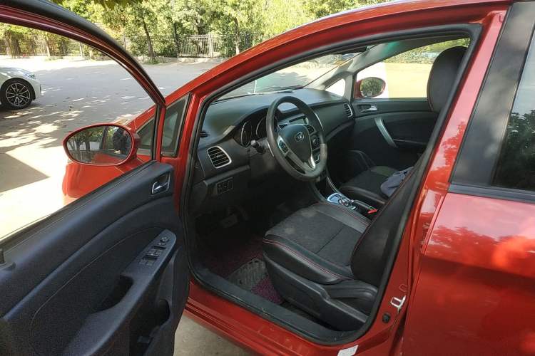 Used Cowin C3R 2015 1.5L AMT Gold Diamond Edition Driver Seat
