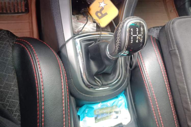 Used Cowin C3R 2015 1.5L Manual Gold Diamond Edition Gear Lever