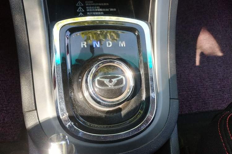 Used Cowin C3R 2015 1.5L AMT Gold Diamond Edition Gear Lever
