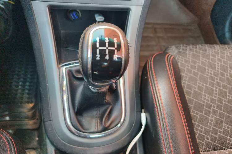 Used Cowin C3R 2015 1.5L Manual Gold Diamond Edition Gear Lever