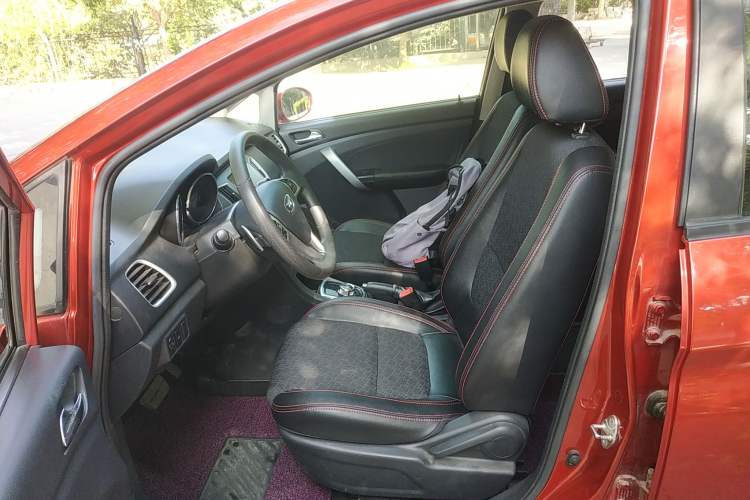 Used Cowin C3R 2015 1.5L AMT Gold Diamond Edition Left Front Seat