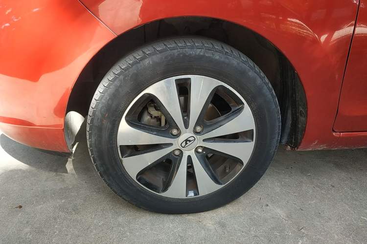 Used Cowin C3R 2015 1.5L AMT Gold Diamond Edition Left Front Wheel Hub