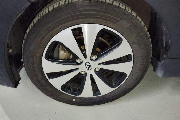 Used Cowin C3R 2015 1.5L AMT Gold Diamond Edition Left Front Wheel Hub