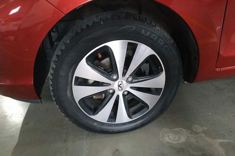 Used Cowin C3R 2015 1.5L Manual Gold Diamond Edition Left Front Wheel Hub