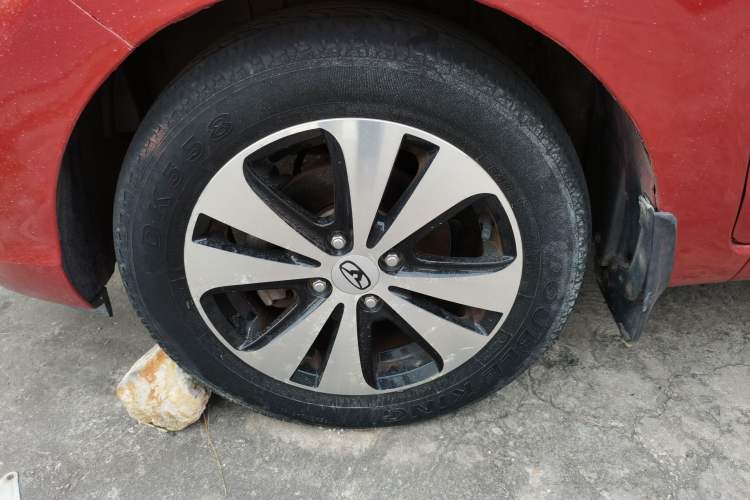 Used Cowin C3R 2015 1.5L Manual Gold Diamond Edition Left Front Wheel Hub