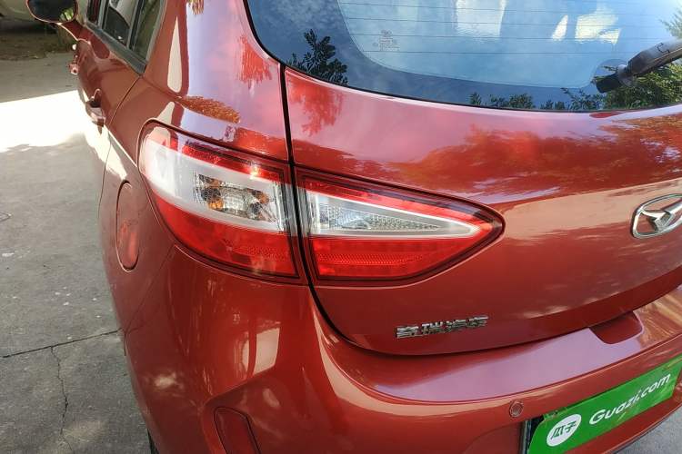Used Cowin C3R 2015 1.5L AMT Gold Diamond Edition Left Rear Taillight