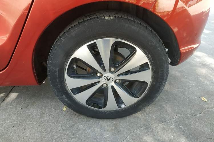 Used Cowin C3R 2015 1.5L AMT Gold Diamond Edition Left Rear Wheel Hub
