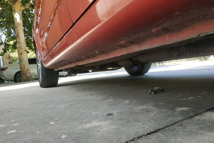 Used Cowin C3R 2015 1.5L AMT Gold Diamond Edition Left Side Sill