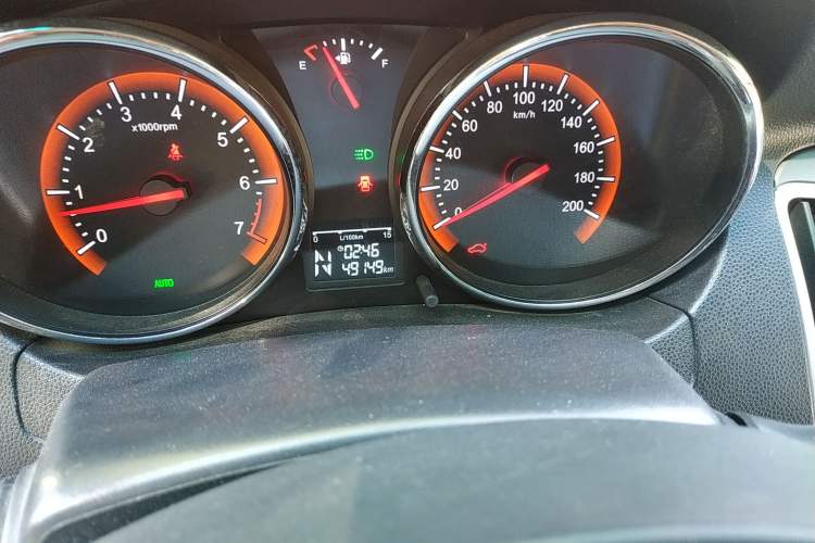 Used Cowin C3R 2015 1.5L AMT Gold Diamond Edition Odometer Close Up