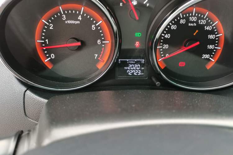 Used Cowin C3R 2015 1.5L Manual Gold Diamond Edition Odometer Close Up