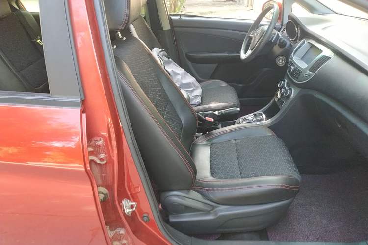 Used Cowin C3R 2015 1.5L AMT Gold Diamond Edition Right Front Seat