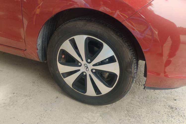 Used Cowin C3R 2015 1.5L AMT Gold Diamond Edition Right Front Wheel Hub