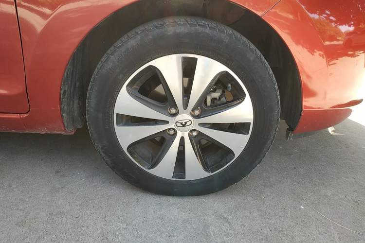 Used Cowin C3R 2015 1.5L AMT Gold Diamond Edition Right Front Wheel Hub