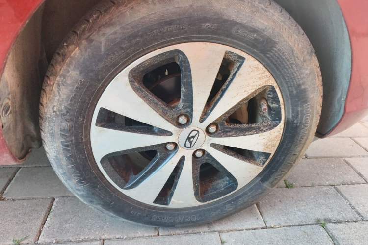 Used Cowin C3R 2015 1.5L Manual Gold Diamond Edition Right Front Wheel Hub