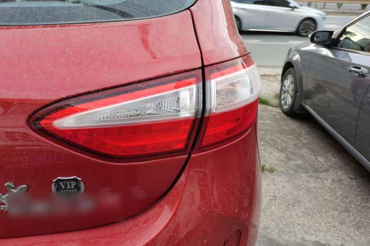 Used Cowin C3R 2015 1.5L Manual Gold Diamond Edition Right Rear Taillight