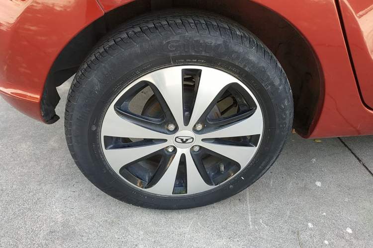 Used Cowin C3R 2015 1.5L AMT Gold Diamond Edition Right Rear Wheel Hub