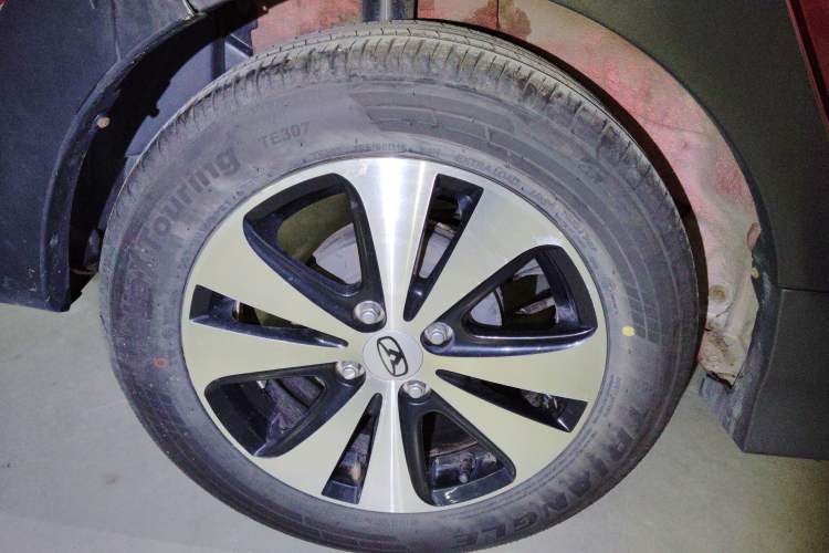 Used Cowin C3R 2015 1.5L AMT Gold Diamond Edition Right Rear Wheel Hub