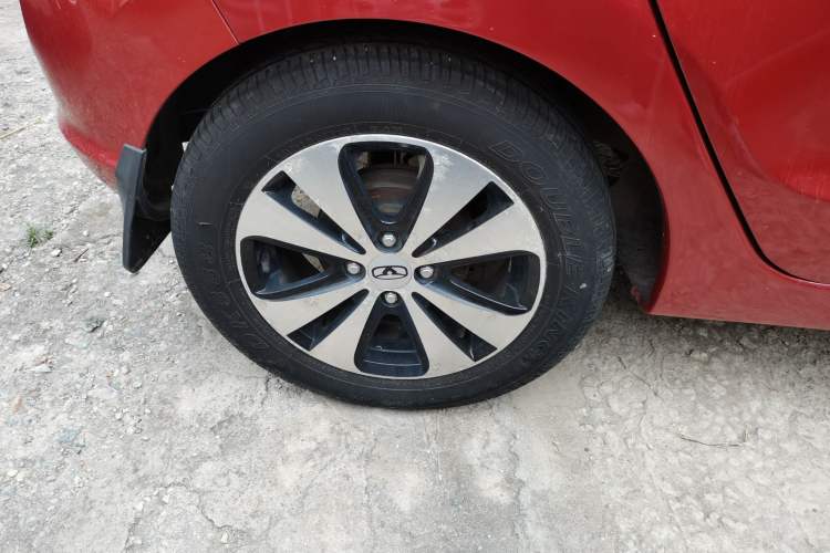 Used Cowin C3R 2015 1.5L Manual Gold Diamond Edition Right Rear Wheel Hub