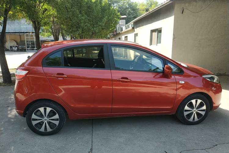 Used Cowin C3R 2015 1.5L AMT Gold Diamond Edition Right Side