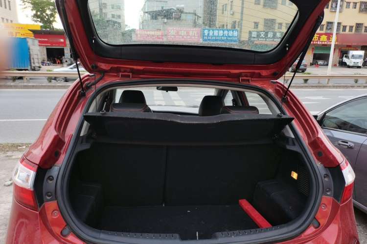 Used Cowin C3R 2015 1.5L Manual Gold Diamond Edition Trunk