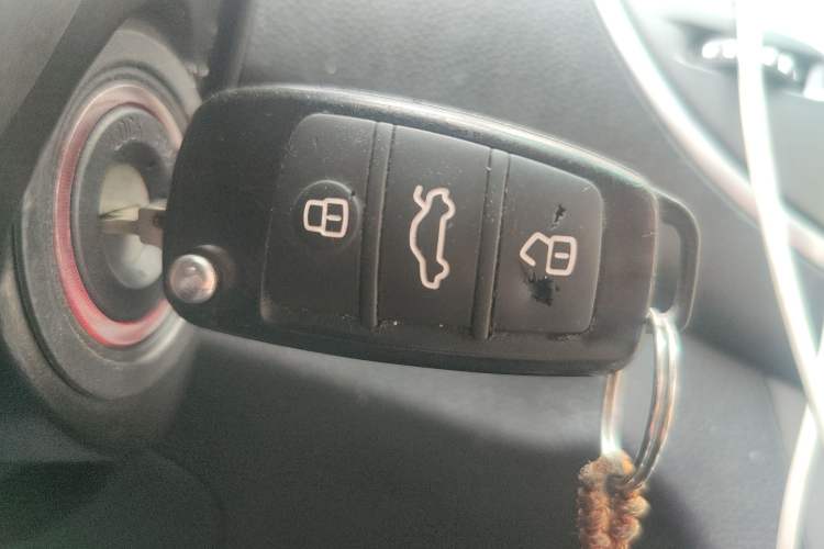 Used Cowin C3R 2015 1.5L AMT Gold Diamond Edition Vehicle Key