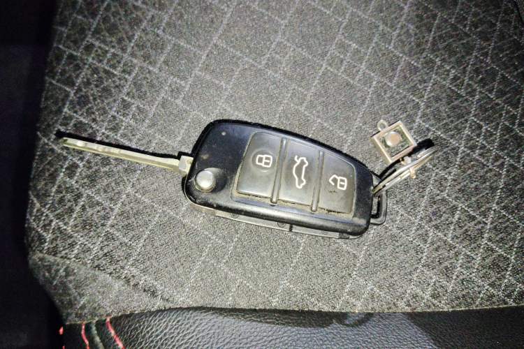 Used Cowin C3R 2015 1.5L AMT Gold Diamond Edition Vehicle Key