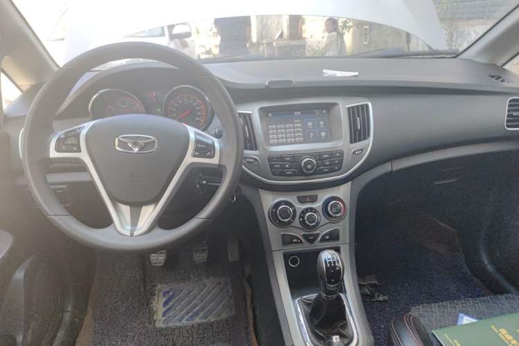Used Cowin C3R 2015 1.5L Manual Gold Diamond Edition Center Console