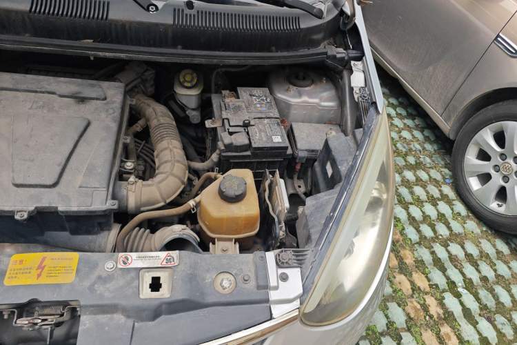 Used Cowin C3R 2015 1.5L Manual Gold Diamond Edition Engine Bay Left