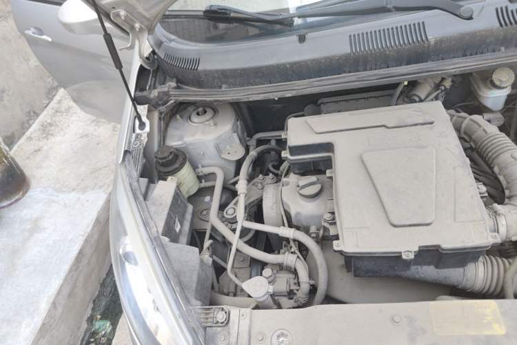 Used Cowin C3R 2015 1.5L Manual Gold Diamond Edition Engine Bay Right