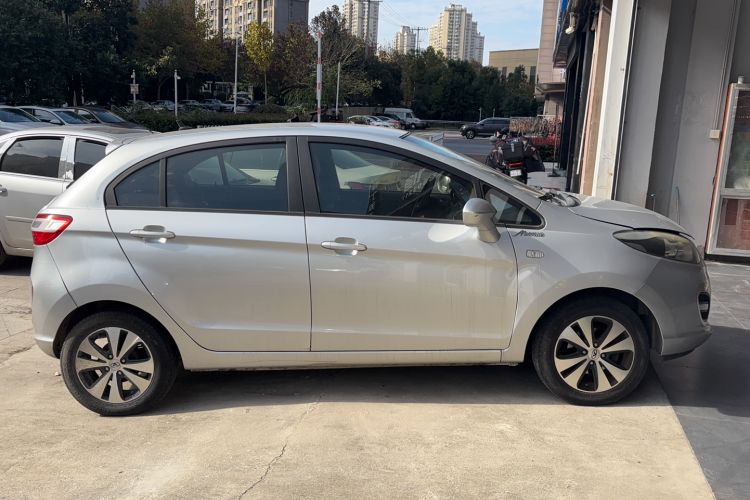 Used Cowin C3R 2015 1.5L Manual Gold Diamond Edition Exterior 2