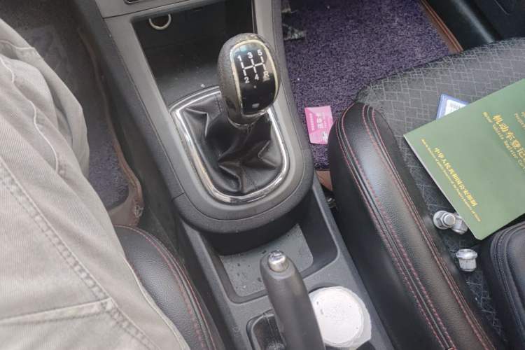 Used Cowin C3R 2015 1.5L Manual Gold Diamond Edition Gear Lever