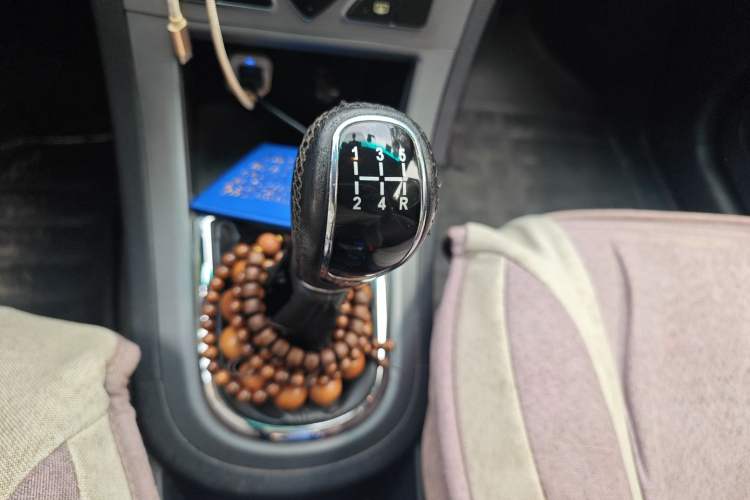 Used Cowin C3R 2015 1.5L Manual Gold Diamond Edition Gear Lever