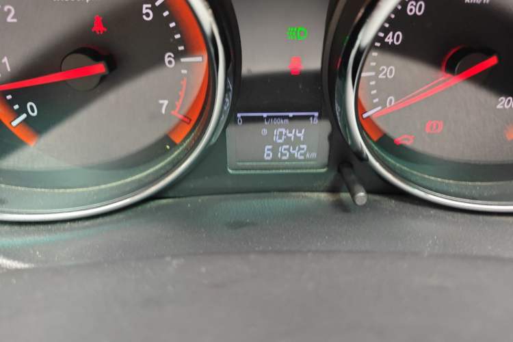 Used Cowin C3R 2015 1.5L Manual Gold Diamond Edition Odometer Close Up