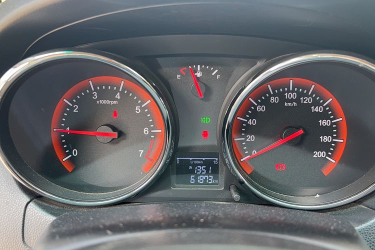 Used Cowin C3R 2015 1.5L Manual Gold Diamond Edition Odometer Close Up