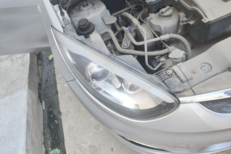 Used Cowin C3R 2015 1.5L Manual Gold Diamond Edition Right Front Headlight