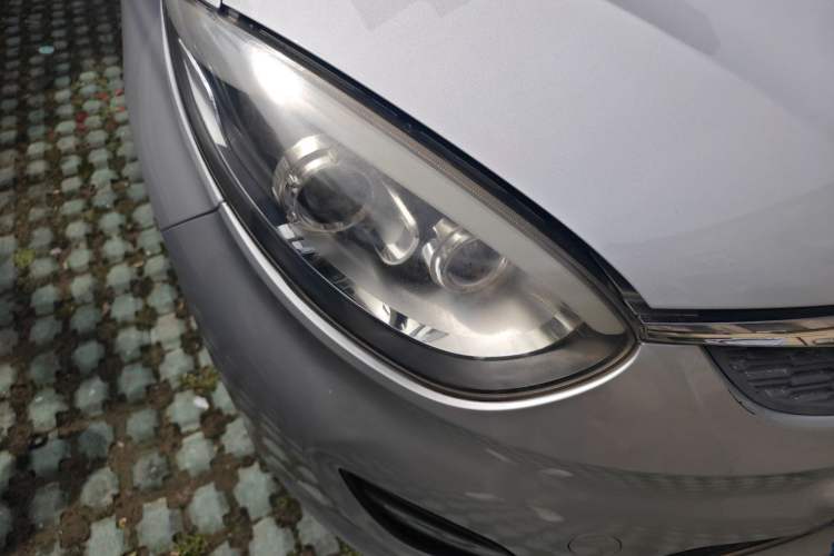 Used Cowin C3R 2015 1.5L Manual Gold Diamond Edition Right Front Headlight